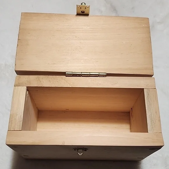 HANDMADE WOODEN BOX WITH  LID AND  LOCK - Picture 9 of 10